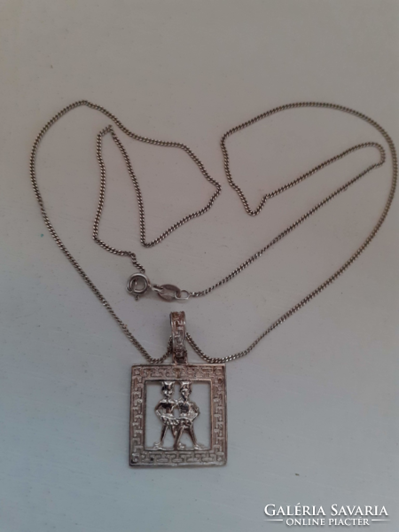 Jelzett 925-ös női ezüst nyaklánc rajta igényes munkával készített medálion