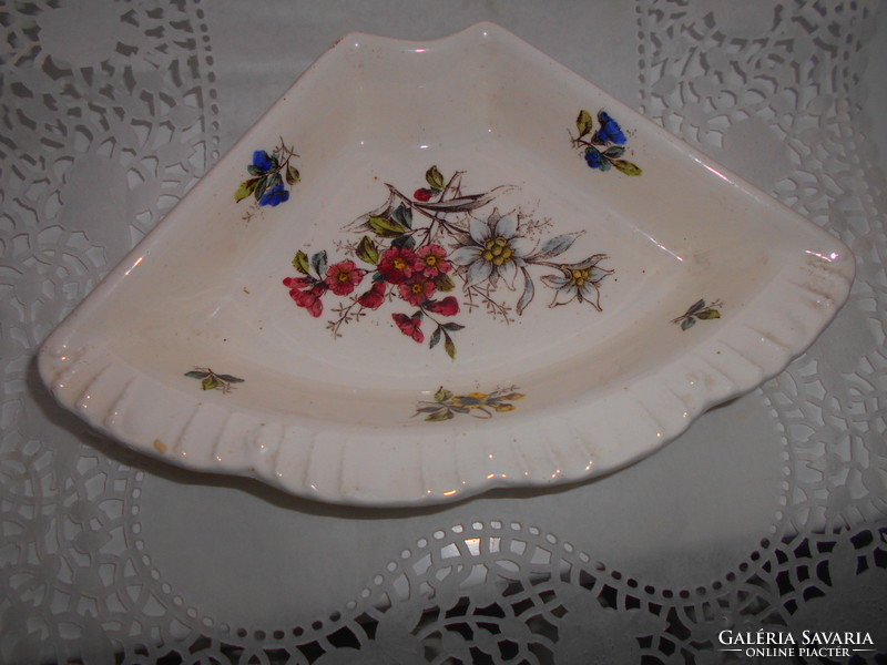 Hand painted antique majolica bowl