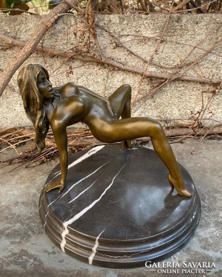 Erotikus női akt - bronz szobor