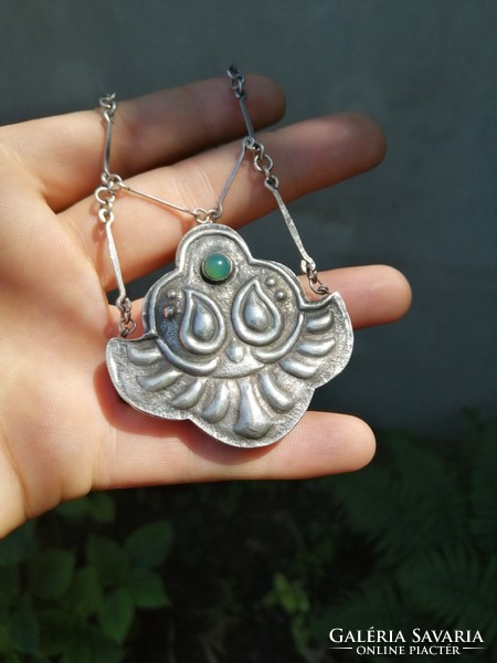 Silver box necklace with chrysoprase