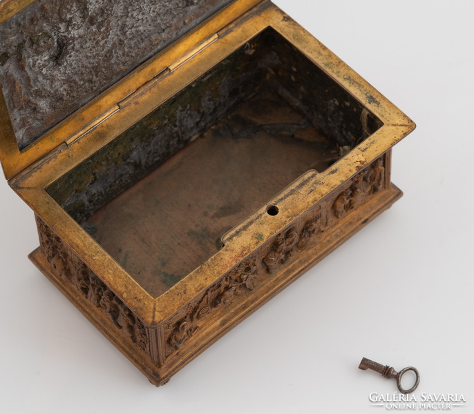 Vadász jelenetes antik réz doboz