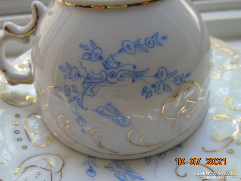 19.sz Újszerű rokokó dombor kagyló és festett cinke,virág  mintákkal,teás csésze alátéttel