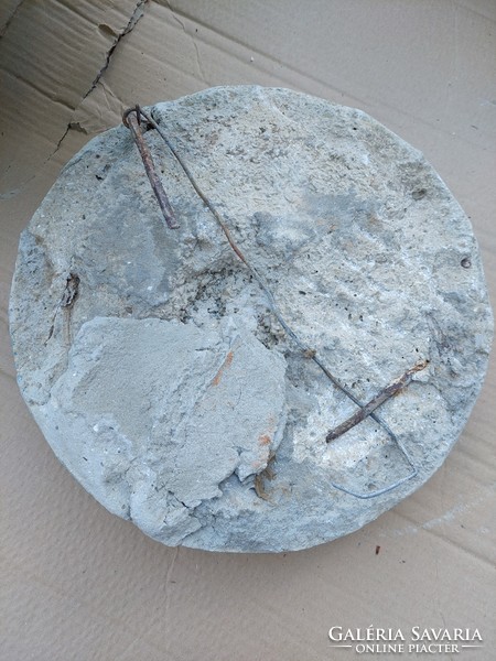 Kettő darab antik ornamentikai disz kő