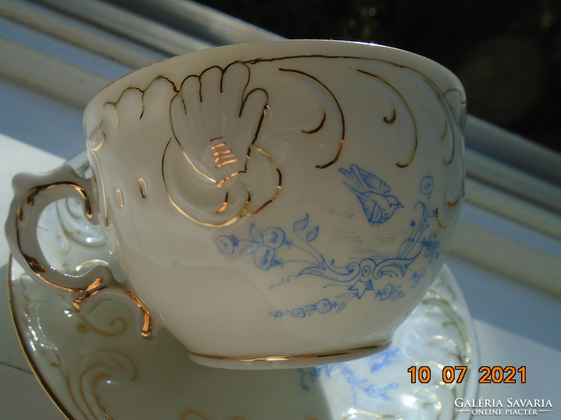 19.sz Újszerű rokokó dombor kagyló és festett cinke,virág mintákkal teás csésze alátéttel