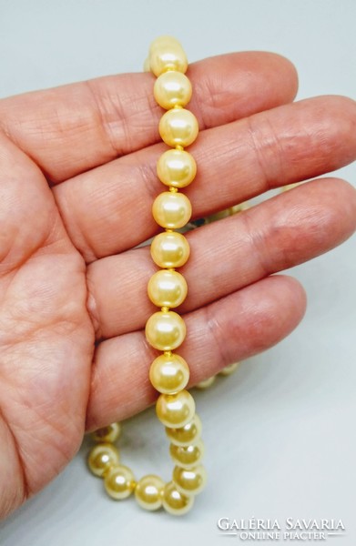 Pezsgő színű shell pearl gyöngy nyaklánc, 8 mm-s gyöngyökből
