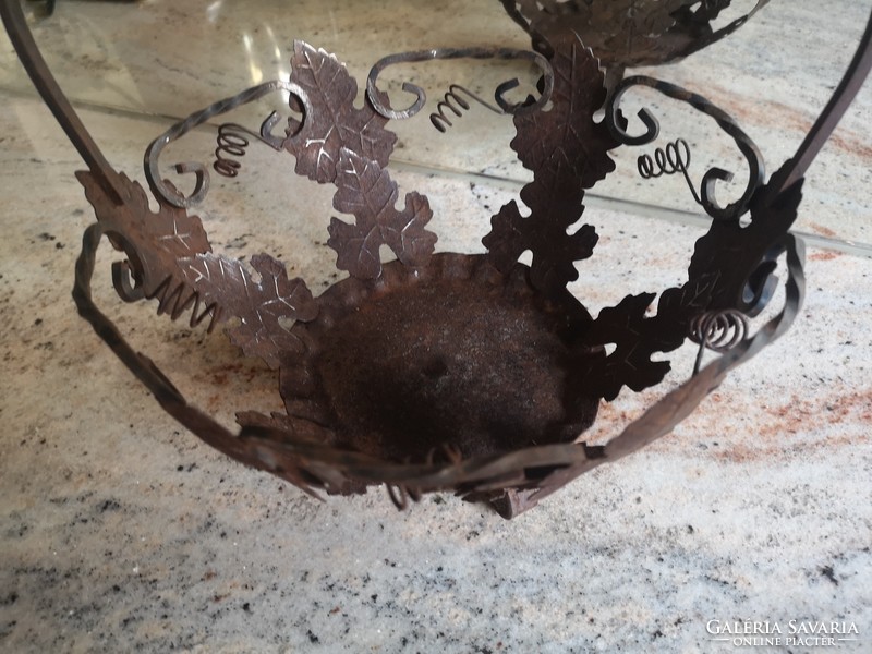 Wrought iron, vintage fruit basket 27 x 30 cm with handle, rusty surface