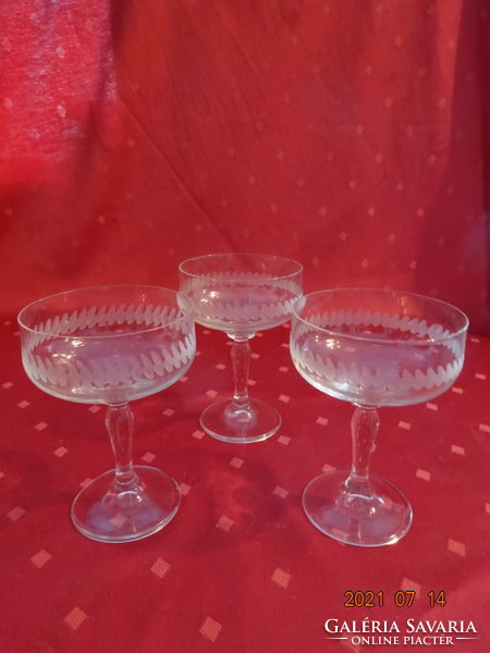 Polished glass champagne glass, height 12.5 cm, diameter 8.5 cm. He has!