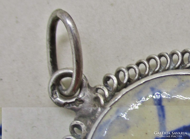Gyönyörű antik kézzel festett ezüst kerámia medál