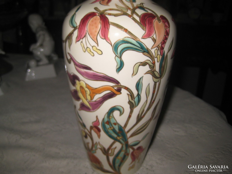 Zsolnay Liliomos váza  , kézi festésű  , kifogástalan állapot  kb 30 cm