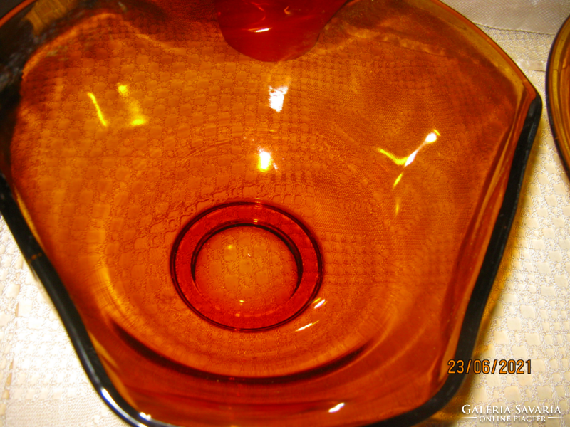 Borostyán színű nagy üveg asztalközép kínáló üveg tál