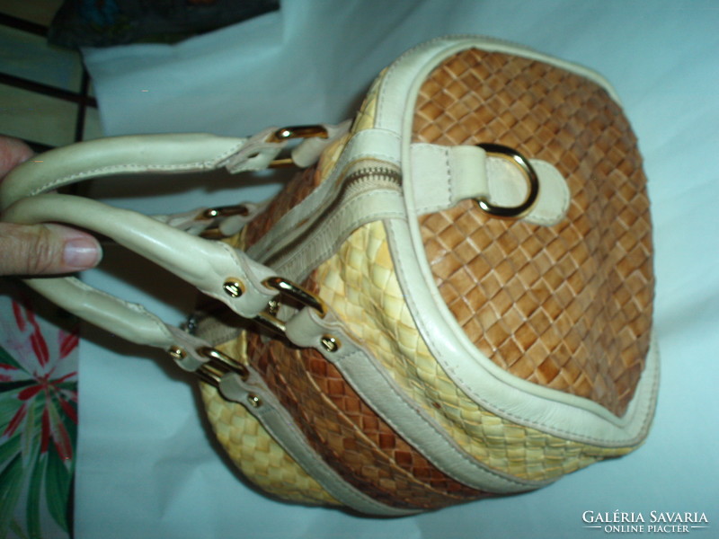 Beautiful vintage genuine leather handbag
