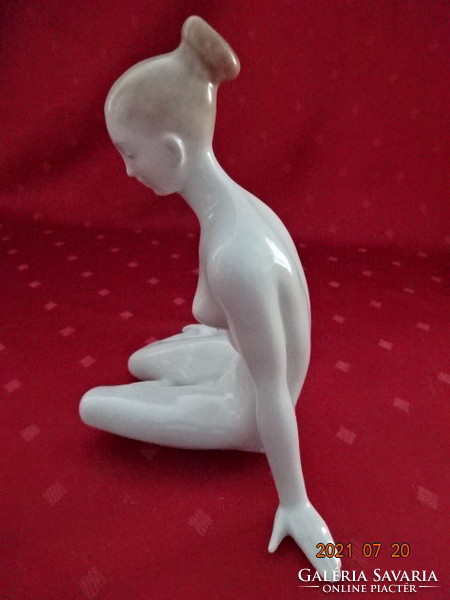 Aquincum porcelán figura, kézzel festett női akt szobor, magassága 18 cm. Vanneki!