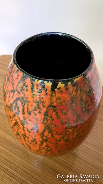 Tófej's vase has a bay