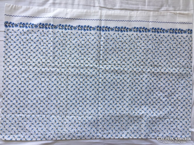 2 cotton pillowcases with small blue flowers 55 x 79 cm
