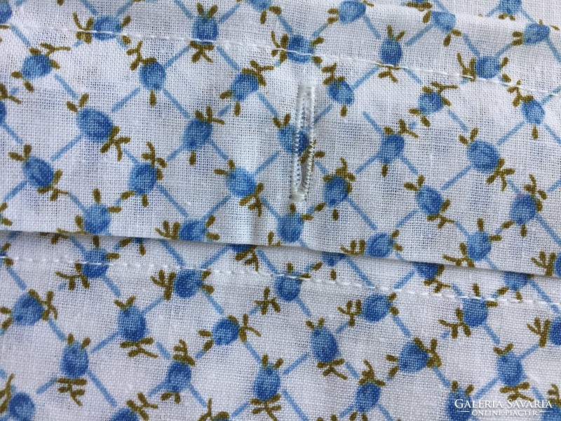 2 cotton pillowcases with small blue flowers 55 x 79 cm