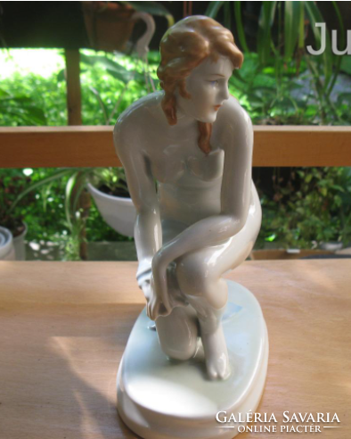 Zsolnay porcelán női akt