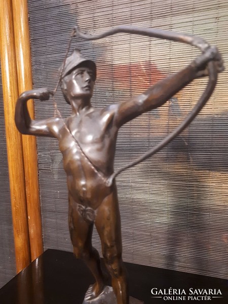 Victor bugler bronze statue