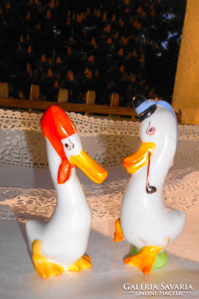2 Herend duck boy-girl couple porcelain figurines - the price applies to the two pieces.