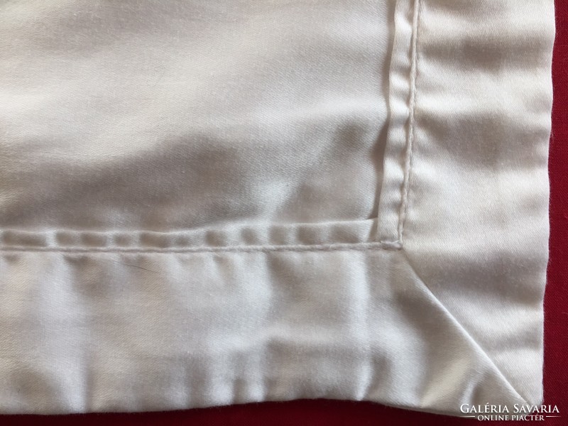Egyszínű, 100 % pamut, minőségi párnahuzat, fehér szatén, DORMA jelzéssel 54 x 82 cm