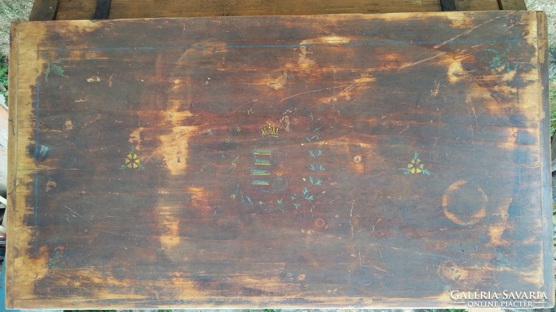 Painted chest of drawers with coat of arms - old folk peasant - renovated