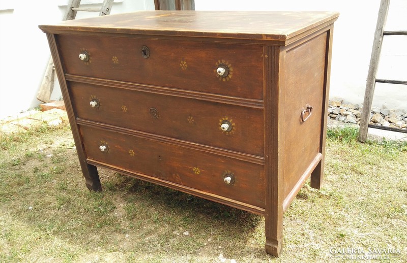 Painted chest of drawers with coat of arms - old folk peasant - renovated