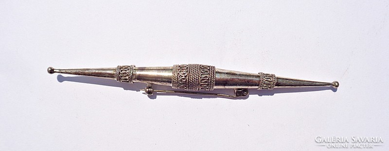 11.7 cm long, 1.1 cm. Wide filigree silver brooch