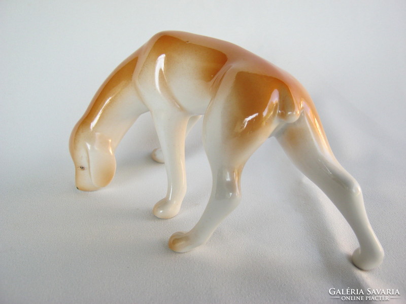 Hollóházi porcelán szimatoló kutya