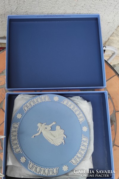 Wedgwood, England, convex decorative bowl, plate, in original box, in good condition, for collection as a gift