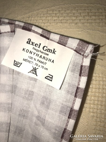 Retro brown checkered tea towel