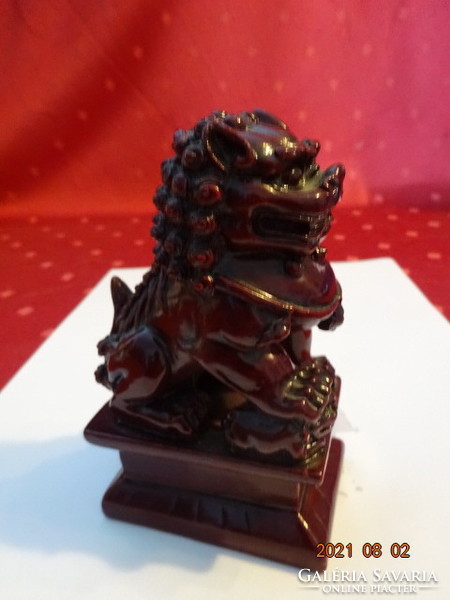 Chinese guardian lion statue, height 11 cm. He has.