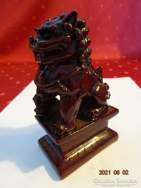 Chinese guardian lion statue, height 11 cm. He has.