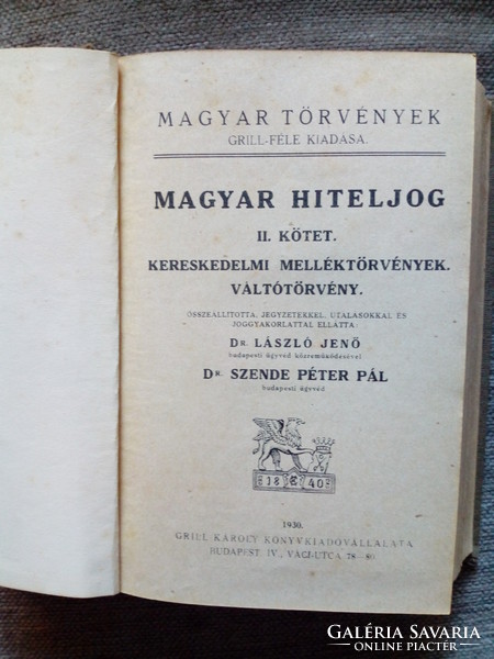 Magyar Törvények Grill-féle kiadása az 1930-as évekből, 14 db könyv
