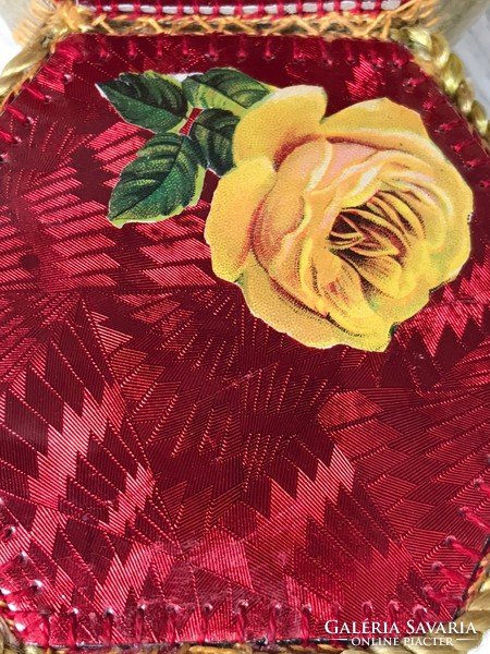 Régi dobozka, ékszertartó rózsa díszítéssel- kézzel készült