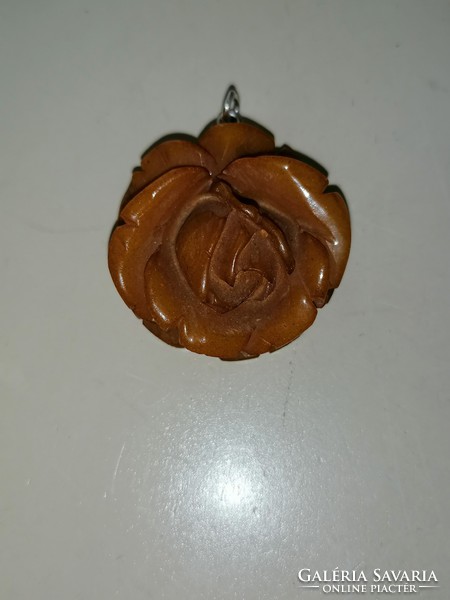 Bakelit rózsa medál régi gyönyörű darab 925 ös ezüst szerelékkel