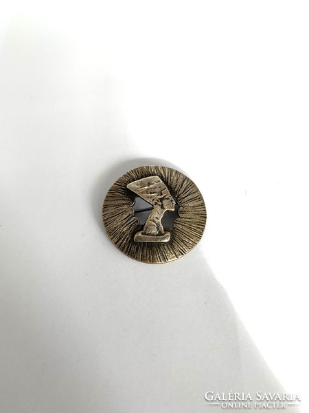 Vintage egyptian nofretete badge brooch from 60s copper