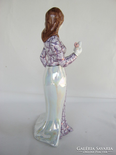 Nő elegáns ruhában nagy méretű porcelán 28 cm