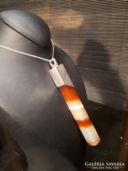 Agate pendant in silver socket