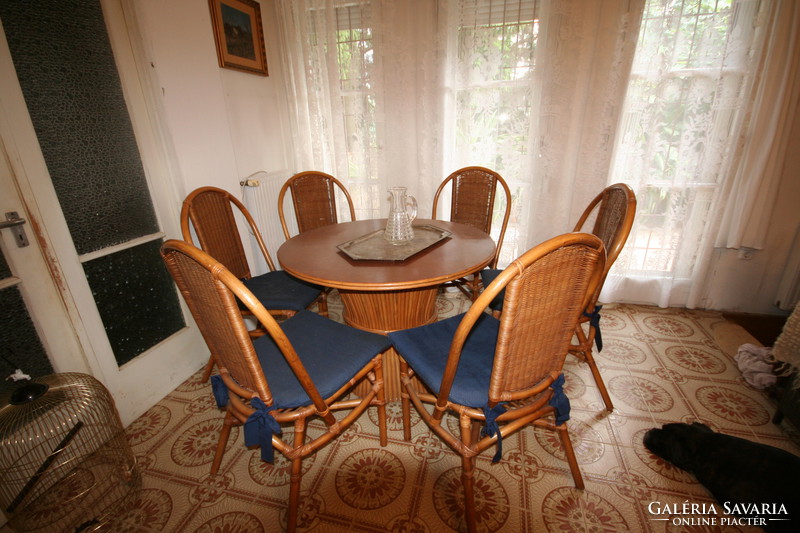 Rattan étkező asztal 6 db székkel