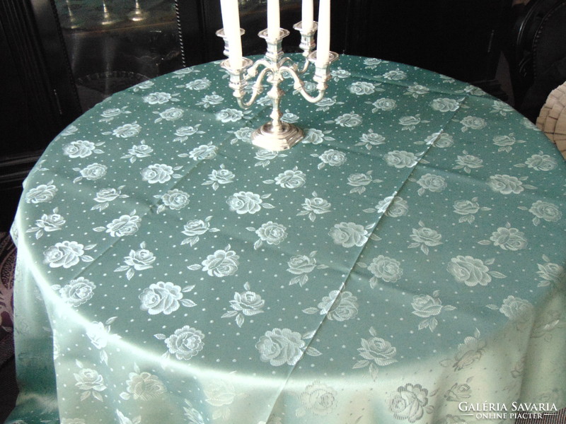 Szépséges mohazöld selyemdamaszt asztalterítő 136 x 356 cm téglalap  !