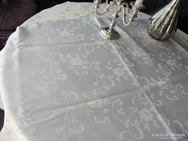 Fehér selyemdamaszt asztalterítő 154 x 256 cm  ovális !