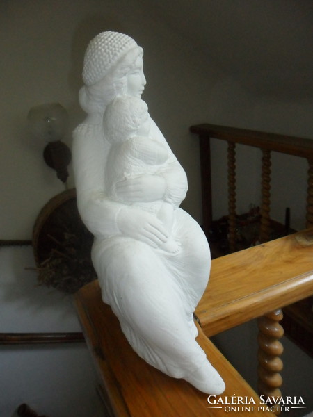R Kiss Lenke : Anyaság nagyméretű porcelán szobor