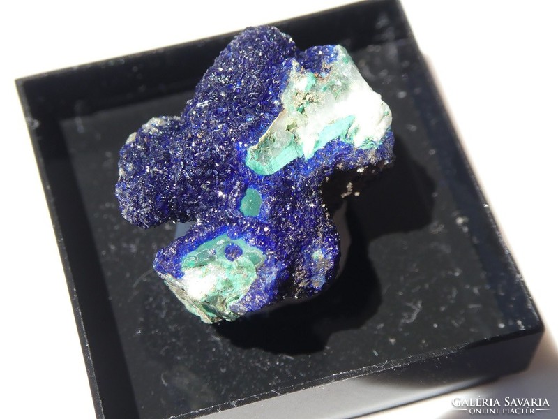 Natural, raw azurite, malachite and mimetite mineral grouping. Collector's item. 4.5 grams