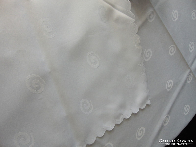 White silk tablecloth 128 x 156 cm