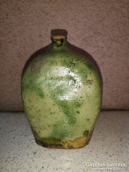 Butella, 15 cm magas, zöld mázzal