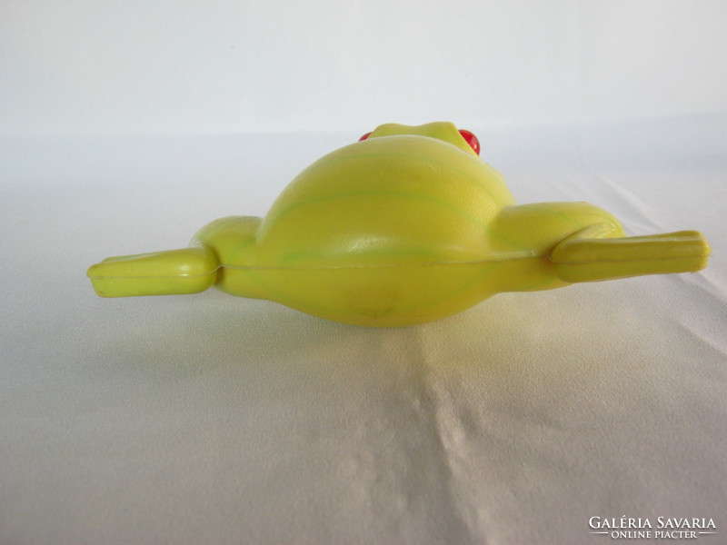 Retro tobacconist plastic toy frog bushing