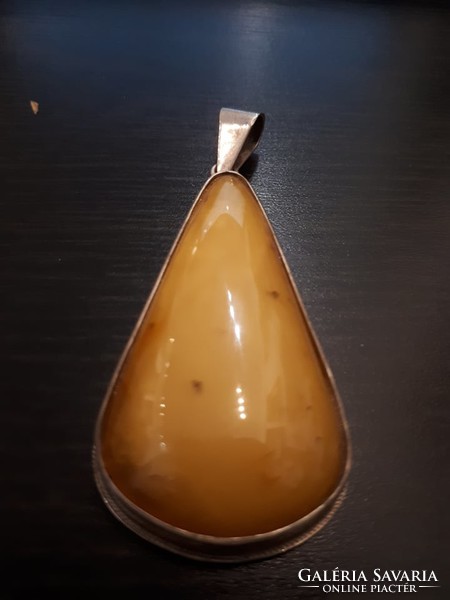 Polish honey amber pendant in silver socket