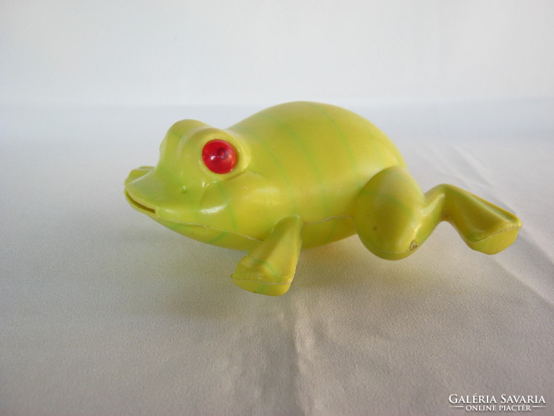 Retro tobacconist plastic toy frog bushing