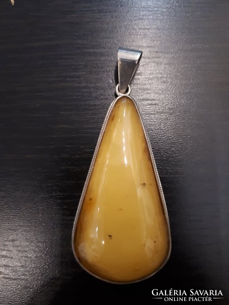 Polish honey amber pendant in silver socket