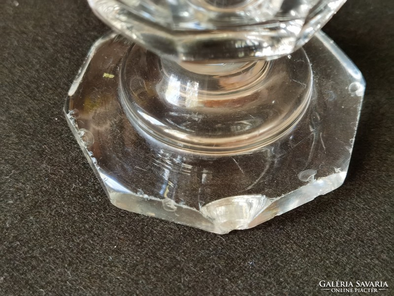 Antik fújt biederme metszett vastagfalú nyolc lapra csiszolt fazettált talpas üveg pohár