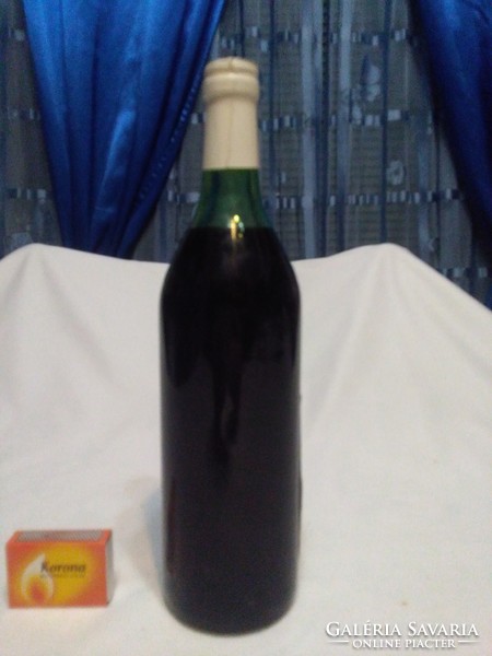 Burgundi félédes vörösbor - 0,7 l - VOSZK Verpelét - retro ital